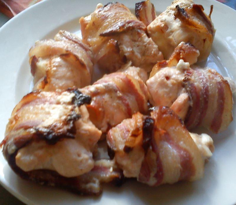 Csirkemell baconbe göngyölve
