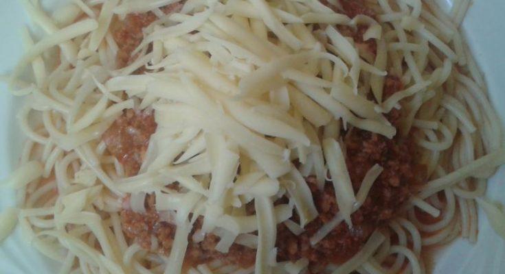 Bolognai spagetti sajttal