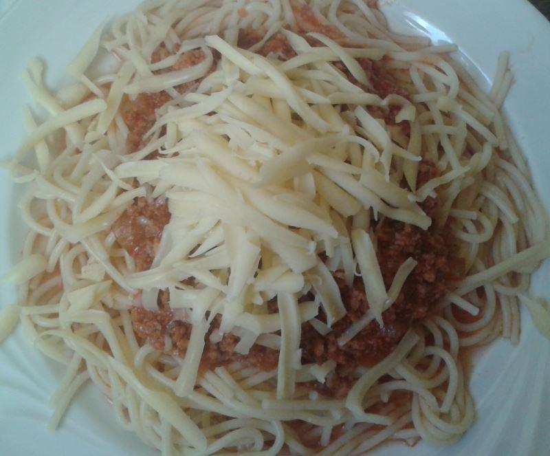 Bolognai spagetti sajttal