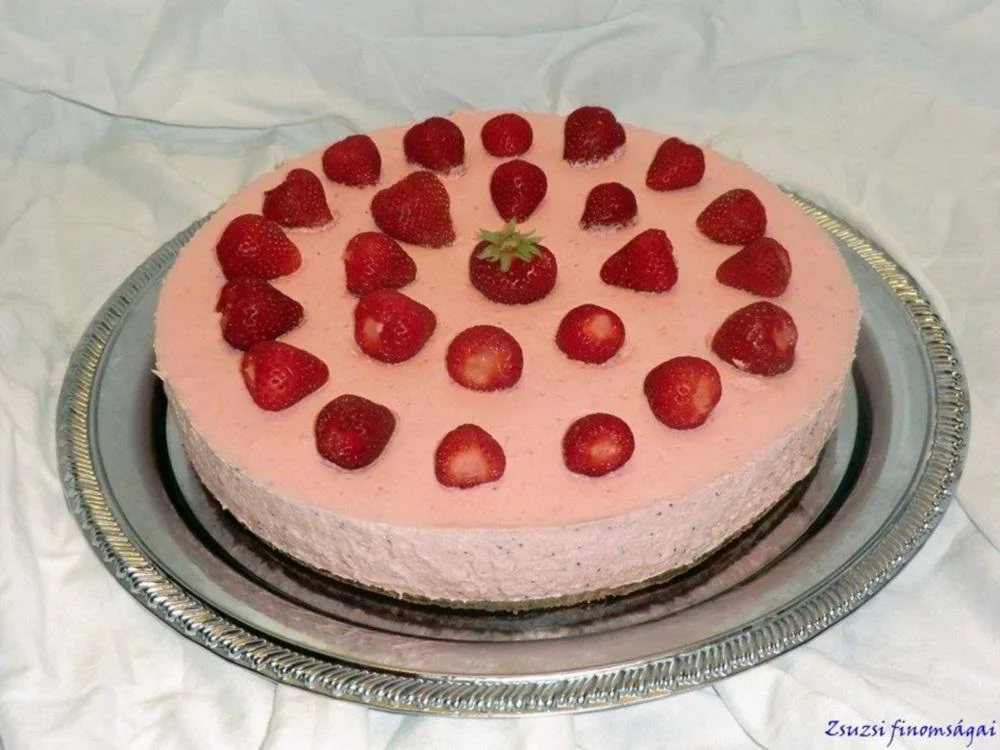 Eper mousse torta