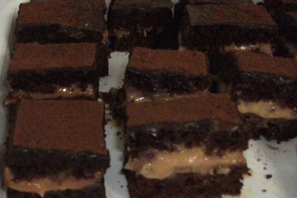 Holland kakaós-karamellás szelet