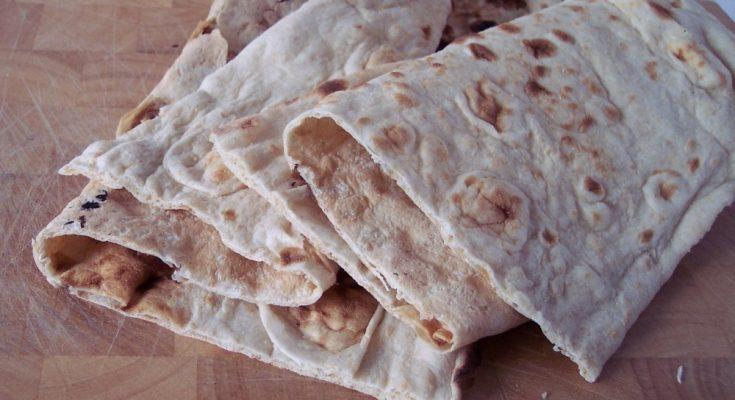 Frissen sült Nan-i-Afghani (afgán kenyér)