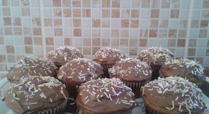 Banános-nutellás muffinok tányéron
