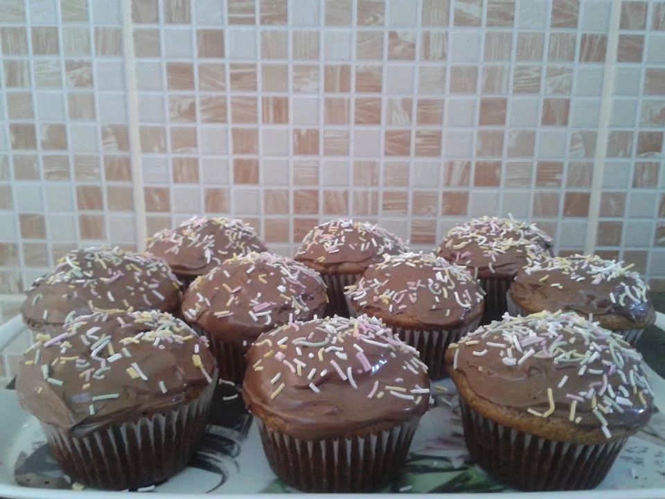 Banános-nutellás muffinok tányéron