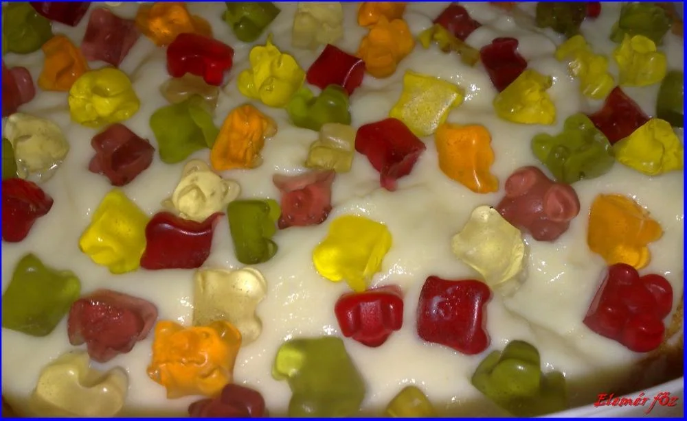 A gumimaci torta közelről